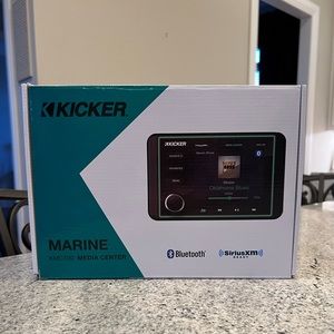 KICKER KMC100 MULTI-MEDIA RECEIVER AM/FM USB / BLUETOOTH / SIRIUS XM READY BOAT
